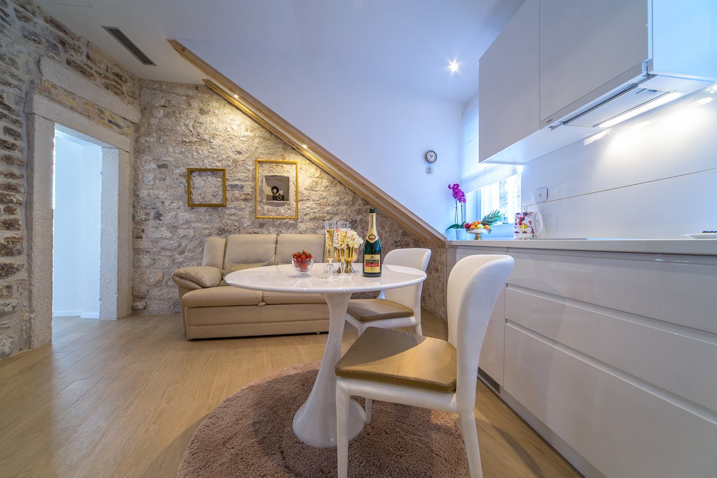 Kitchen and dining area at Roman Heritage Apartment in Split